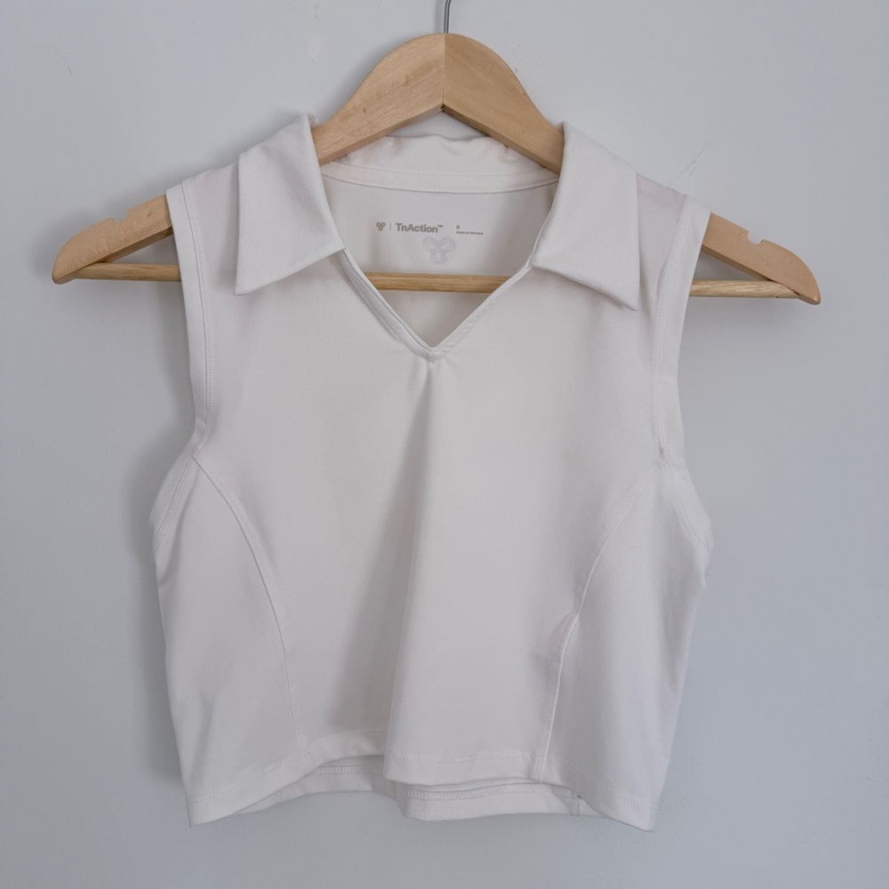 Aritzia TnAction Outlast Tank in White - Picture 2 of 6